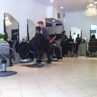 4/29/2012 tarihinde Nilesh R.ziyaretçi tarafından Blondi&#39;s Salon'de çekilen fotoğraf