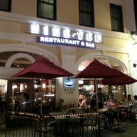 Das Foto wurde bei Nine-Ten Restaurant and Bar von Leon C. am 9/3/2012 aufgenommen