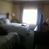 รูปภาพถ่ายที่ Hampton Inn by Hilton โดย Woody เมื่อ 8/14/2012