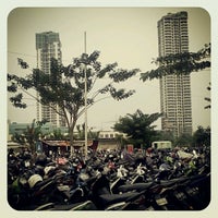 Photo taken at Parkiran Puri Indah Mall by Akim k. on 5/20/2012