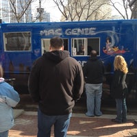 รูปภาพถ่ายที่ Mac Genie Truck โดย Laura H. เมื่อ 2/2/2012