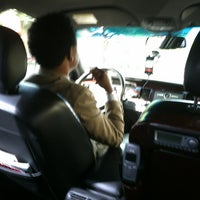 รูปภาพถ่ายที่ In An Uber โดย Liz M. เมื่อ 4/5/2012