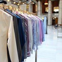 Das Foto wurde bei Indochino Traveling Tailor Pop-up Store (Great Hall Chicago Union Station) von Indochino Traveling Tailor Pop-up Store (Great Hall Chicago Union Station) am 8/16/2012 aufgenommen