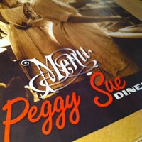 รูปภาพถ่ายที่ Peggy&amp;#39;s American Bar โดย Renan B. เมื่อ 6/24/2012