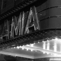 รูปภาพถ่ายที่ Bama Theatre โดย Ryan R. เมื่อ 5/31/2012