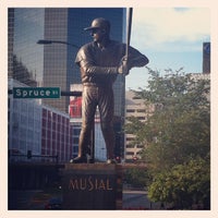 musial stan statue busch stadium
