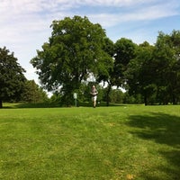 Foto tomada en Francis A. Gross National Golf Course  por Cara H. el 6/17/2012