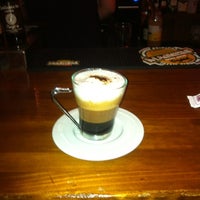 Foto tomada en Morlaco&amp;#39;s Irish Tavern  por JOSE Q. el 5/9/2012