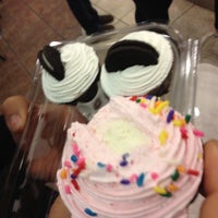 Photo taken at Cold Stone Creamery by 898989 8. on 4/15/2012