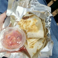 Foto diambil di Tex&amp;#39;s Tacos oleh Jessica J. pada 3/7/2012