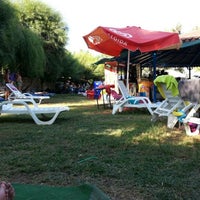 รูปภาพถ่ายที่ Ekin Plaj Bar โดย ᴡ K. เมื่อ 8/25/2012