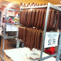 Foto tomada en Bobak&amp;#39;s Sausage Company  por Steve S. el 3/3/2012
