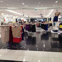 Photo taken at Forever 21 by Tatieli S. on 8/31/2012