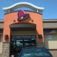 Photo taken at Taco Bell by Vito R. on 8/8/2012