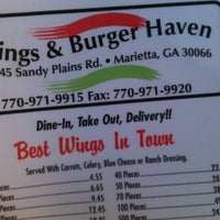 Foto tomada en Wings &amp;amp; Burger Haven  por @thekencook el 2/18/2012