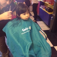 Foto tomada en Snip-its Haircuts for Kids  por Joanne C. el 8/25/2012
