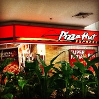 Photo taken at Pizza Hut by Adson B. on 7/10/2012