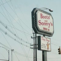 Foto scattata a Boots’ &amp;amp; Sonny’s Drive In da Jacob P. il 5/24/2012