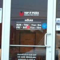 5/15/2012 tarihinde Amanda V.ziyaretçi tarafından Top It Pizza'de çekilen fotoğraf