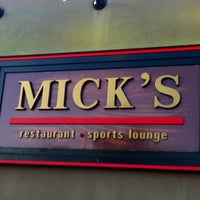 Foto scattata a Mick&amp;#39;s Restaurant &amp;amp; Sports Lounge da Gerald H. il 6/15/2012
