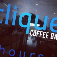 4/19/2012 tarihinde Kyle R.ziyaretçi tarafından Clique Coffee Bar'de çekilen fotoğraf