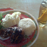 Photo taken at Ayam Bakar Ganthari by Mulyadi W. on 7/16/2012