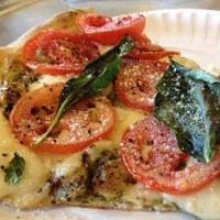 6/20/2012 tarihinde Dorian W.ziyaretçi tarafından Peace A Pizza'de çekilen fotoğraf