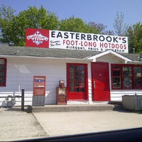 Снимок сделан в Easterbrooks Hotdog Stand пользователем Jason C. 5/19/2012