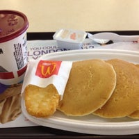Photo taken at McDonald&#39;s / McCafé by Y2 W. on 3/17/2012