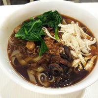Photo taken at Pontian Wanton Noodles by Andorra O. on 9/13/2012