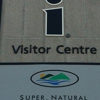 รูปภาพถ่ายที่ British Columbia Visitor Centre @ Peace Arch โดย Margaret D. เมื่อ 8/9/2012