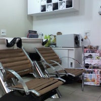 6/14/2012 tarihinde Damiana S.ziyaretçi tarafından Wow Hair Station'de çekilen fotoğraf