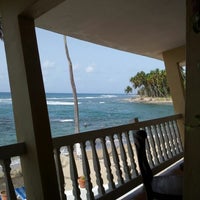 Photo prise au Caribe Playa Beach Hotel par Alex H. le6/23/2012