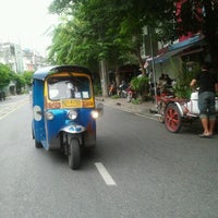 Photo taken at BMTA Bus Stop อิสรภาพ 33 (Itsaraphap 33) by Jame B. on 7/25/2012