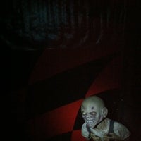 8/21/2012にtimothy h.がBronx Haunted Warehouseで撮った写真