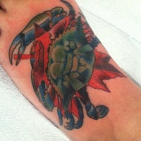 รูปภาพถ่ายที่ Flesh Tattoo Company โดย Alexa W. เมื่อ 5/16/2012
