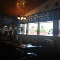 Photo taken at Great Scotts Eatery by Catherine A. on 8/10/2012