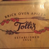 Foto tomada en Tolli&#39;s Apizza &amp; Restaurant  por stephanie g. el 9/5/2012