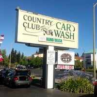 Foto tirada no(a) Country Club Car Wash por Charlie A. em 7/8/2012