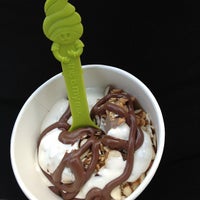 รูปภาพถ่ายที่ Menchie&amp;#39;s Frozen Yogurt โดย Christin J. เมื่อ 8/23/2012