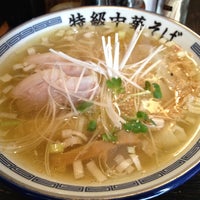 Photo taken at 特級中華そば 凪 西新宿店 by Manabunza on 5/20/2012