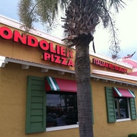 Das Foto wurde bei Gondolier Italian Restaurant &amp;amp; Pizza von Laura W. am 7/21/2012 aufgenommen
