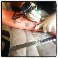 Photo taken at Marcelo Calle Tattoo by Guilherme P. on 3/18/2012