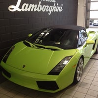 Снимок сделан в Lamborghini Chicago пользователем Mike P. 8/8/2012