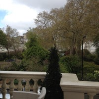 รูปภาพถ่ายที่ The Eccleston Square Hotel โดย Sophie L. เมื่อ 4/22/2012