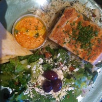 6/23/2012 tarihinde Dionna E.ziyaretçi tarafından Market Grille Café'de çekilen fotoğraf