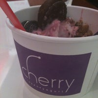Foto diambil di Cherry Frozen Yogurt oleh Steph Marie A. pada 7/16/2012