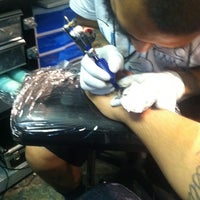 7/12/2012にCuz J.がBlind Side Tattoo Studios 1st Streetで撮った写真