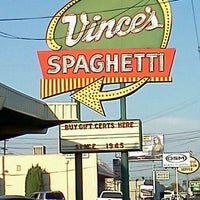 Foto tirada no(a) Vince&amp;#39;s Spaghetti por David A. em 8/7/2012