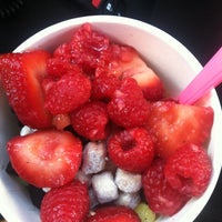 รูปภาพถ่ายที่ YogurtU โดย Brittany K. เมื่อ 7/27/2012